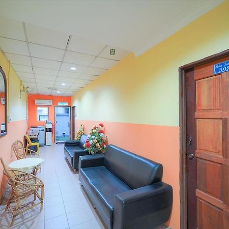 Oyo 89850 Mutiara Motel Kuah Exterior photo